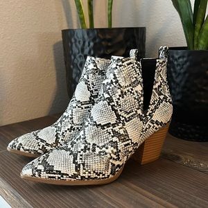 Nordstrom White Snake Skin Booties, size 8